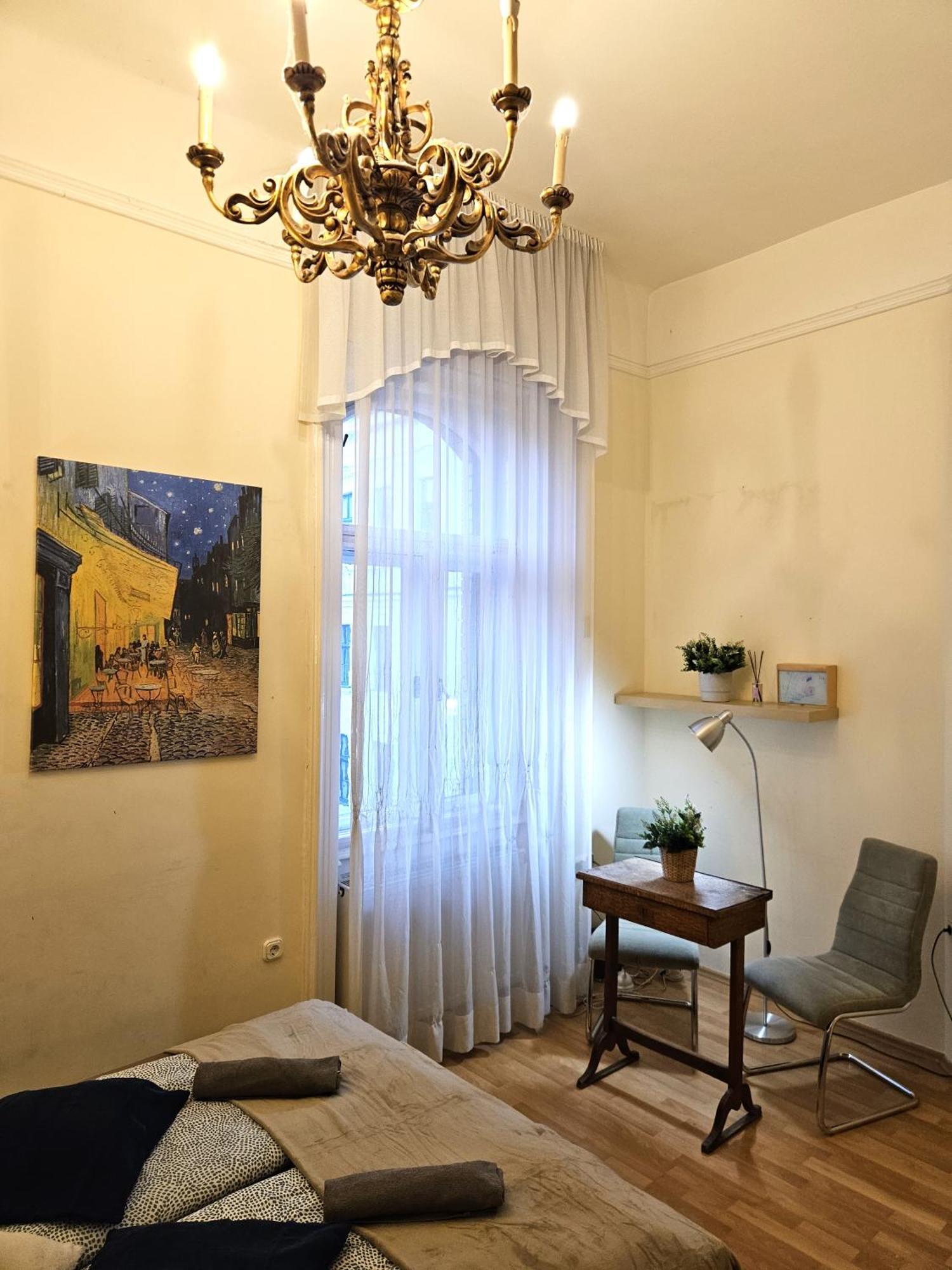 Cozy And Near Kalvin Square Budapešť