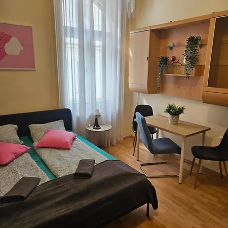 Cozy Apartment And Rooms Near Kalvin Square Budapest Exterior photo