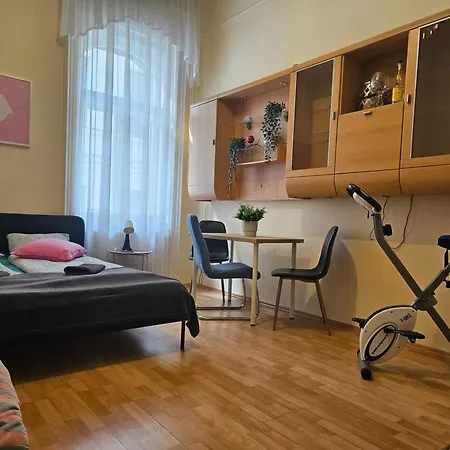 Cozy Apartment And Rooms Near Kalvin Square Budapest Exterior photo