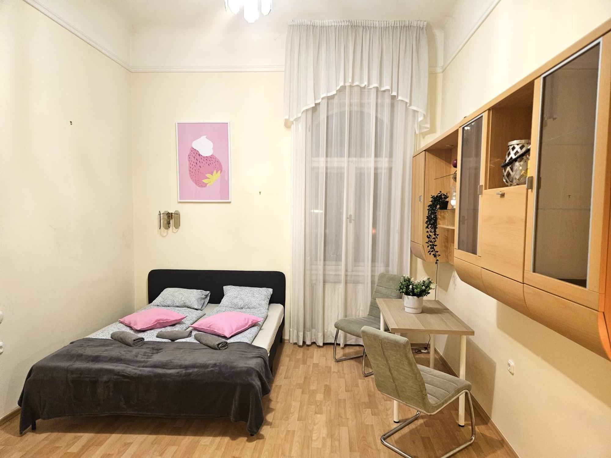 Cozy And Near Kalvin Square Apartment