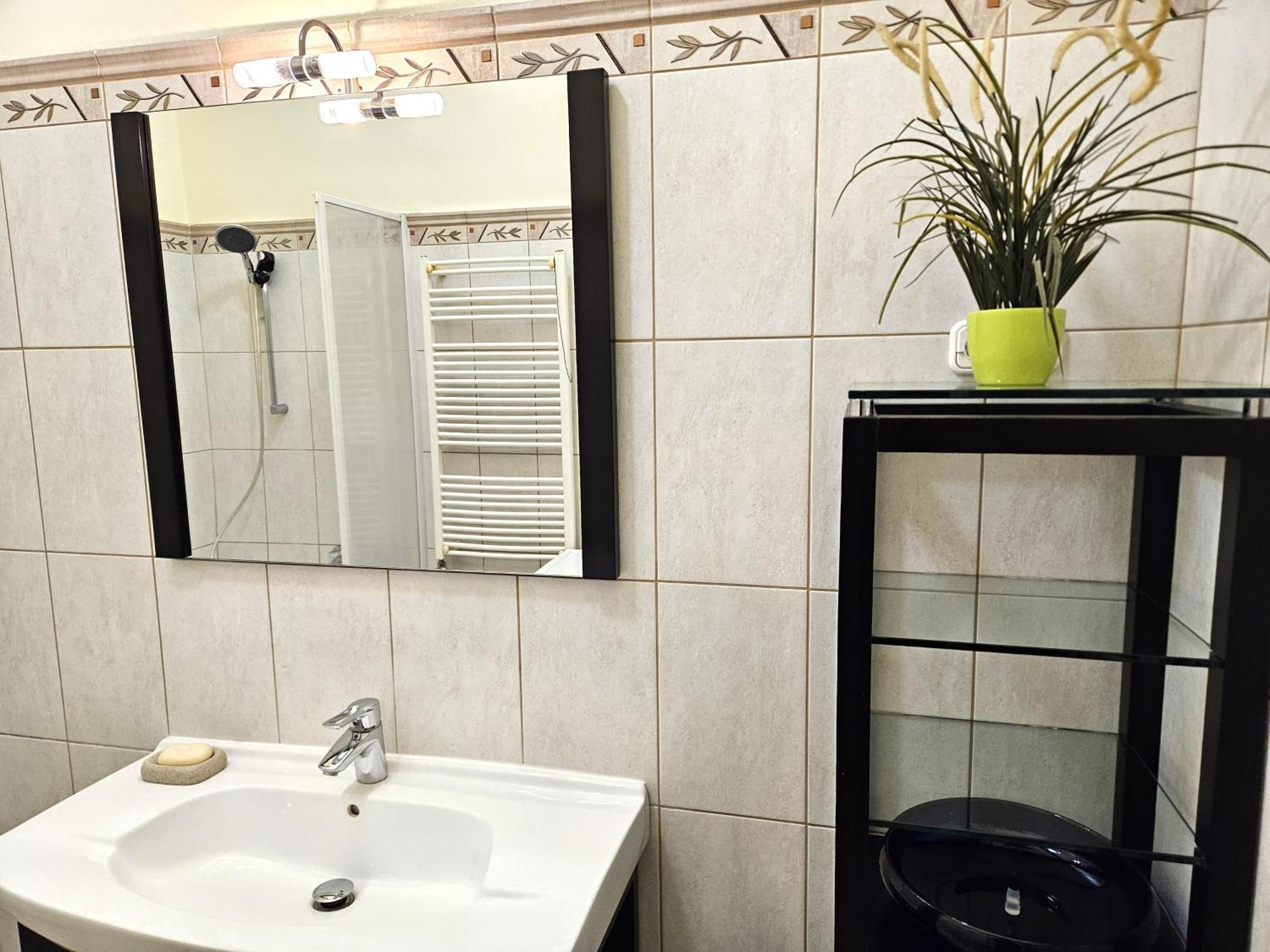 Cozy And Near Kalvin Square Apartment *