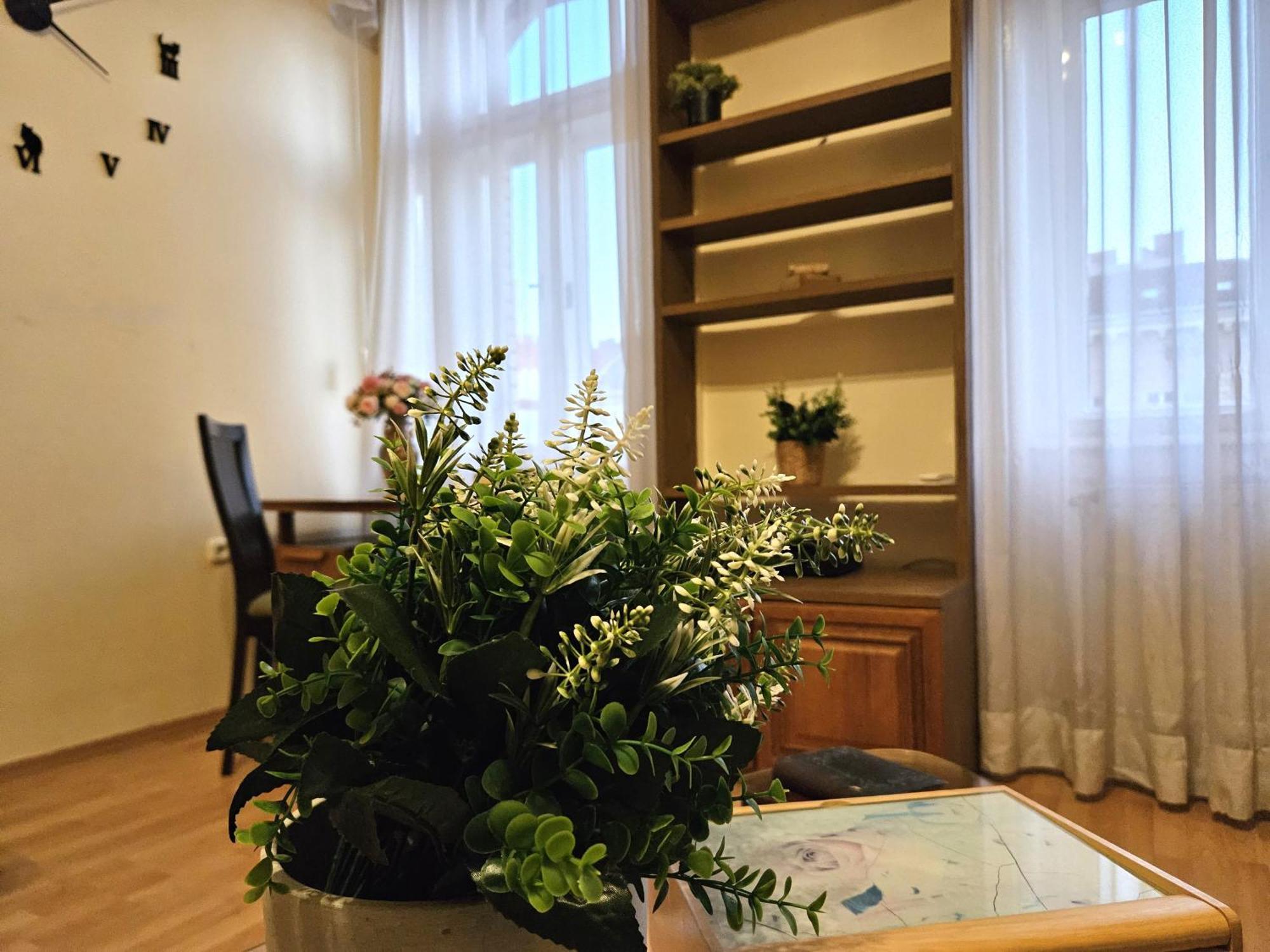Cozy And Near Kalvin Square