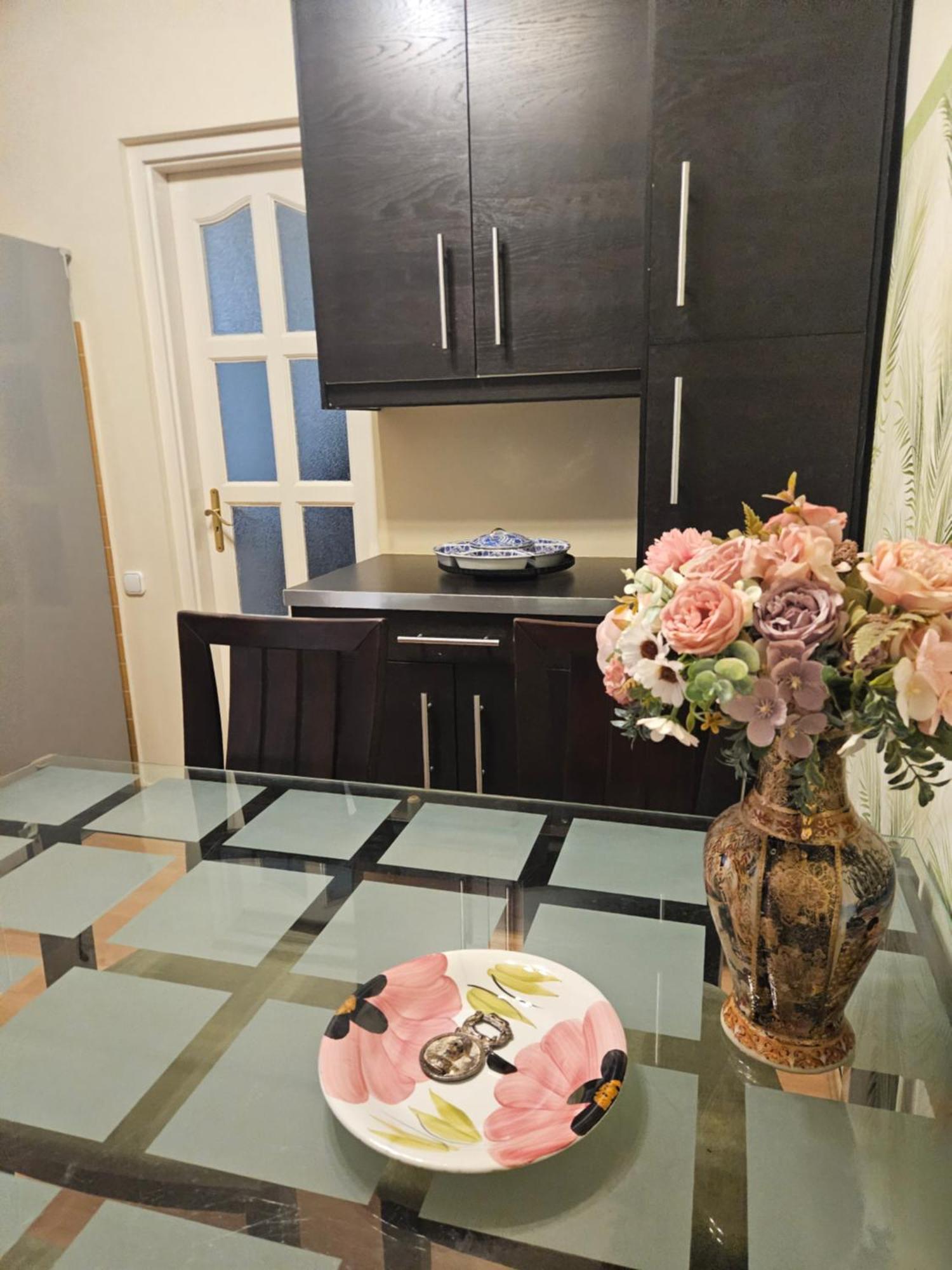 Cozy And Near Kalvin Square Apartment Budapest