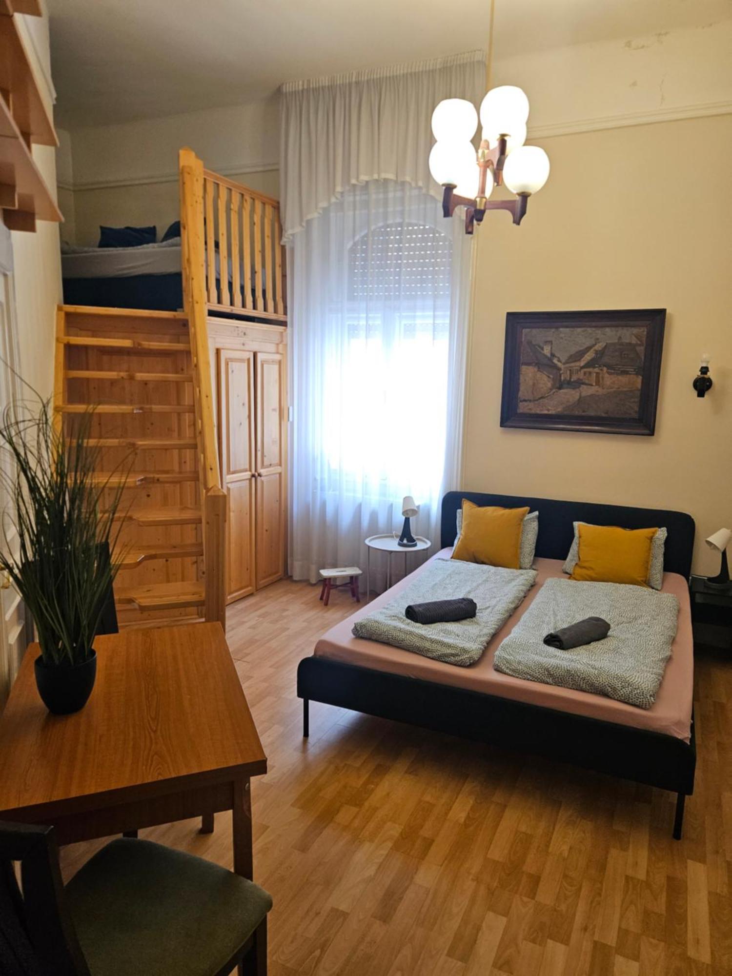 Cozy And Near Kalvin Square